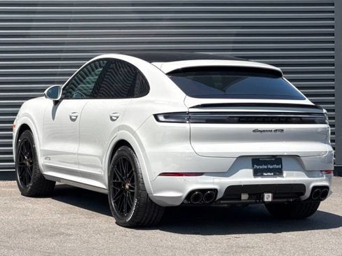 New 2026 Porsche Cayenne GTS AWD/4WD image 3