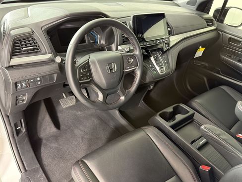 Used 2024 Honda Odyssey Sport image 4