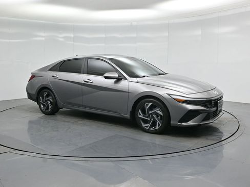 Used 2024 Hyundai Elantra Limited image 25