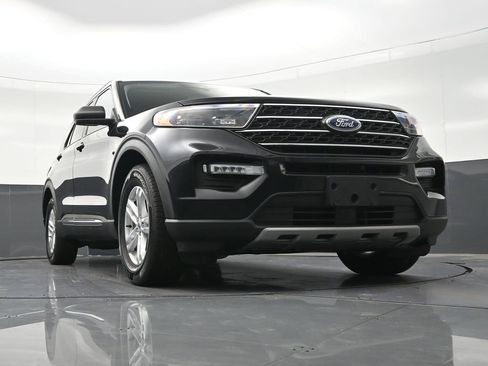 Used 2024 Ford Explorer XLT w/ Equipment Group 202A RWD image 31