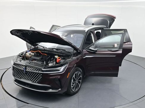 Used 2025 Lincoln Nautilus Reserve AWD/4WD image 58