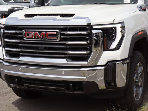 New 2026 GMC Sierra 2500 SLT w/ SLT Premium Package AWD/4WD image 4