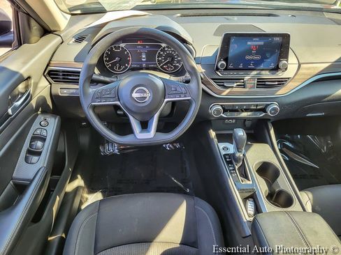 Used 2025 Nissan Altima 2.5 SV FWD image 13