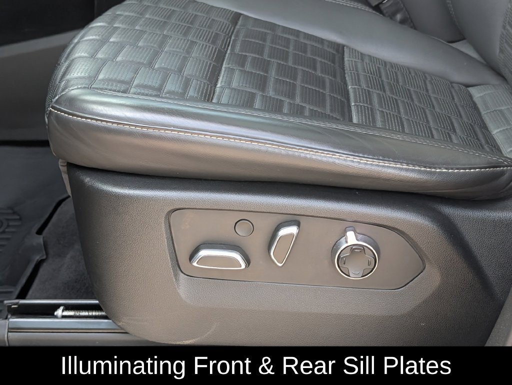 Used 2022 Cadillac Escalade Premium Luxury Platinum w/ Heavy-Duty Trailer Package AWD/4WD image 26