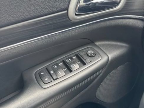 Used 2020 Jeep Grand Cherokee Limited AWD/4WD image 13