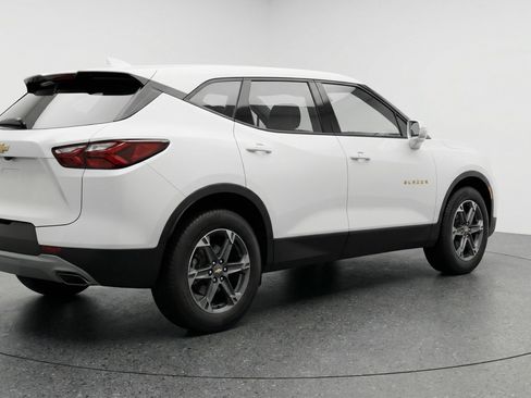 Used 2025 Chevrolet Blazer LT FWD image 9