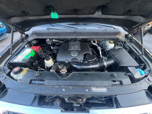 Used 2011 Nissan Titan SV w/ SV Value Truck Pkg image 12