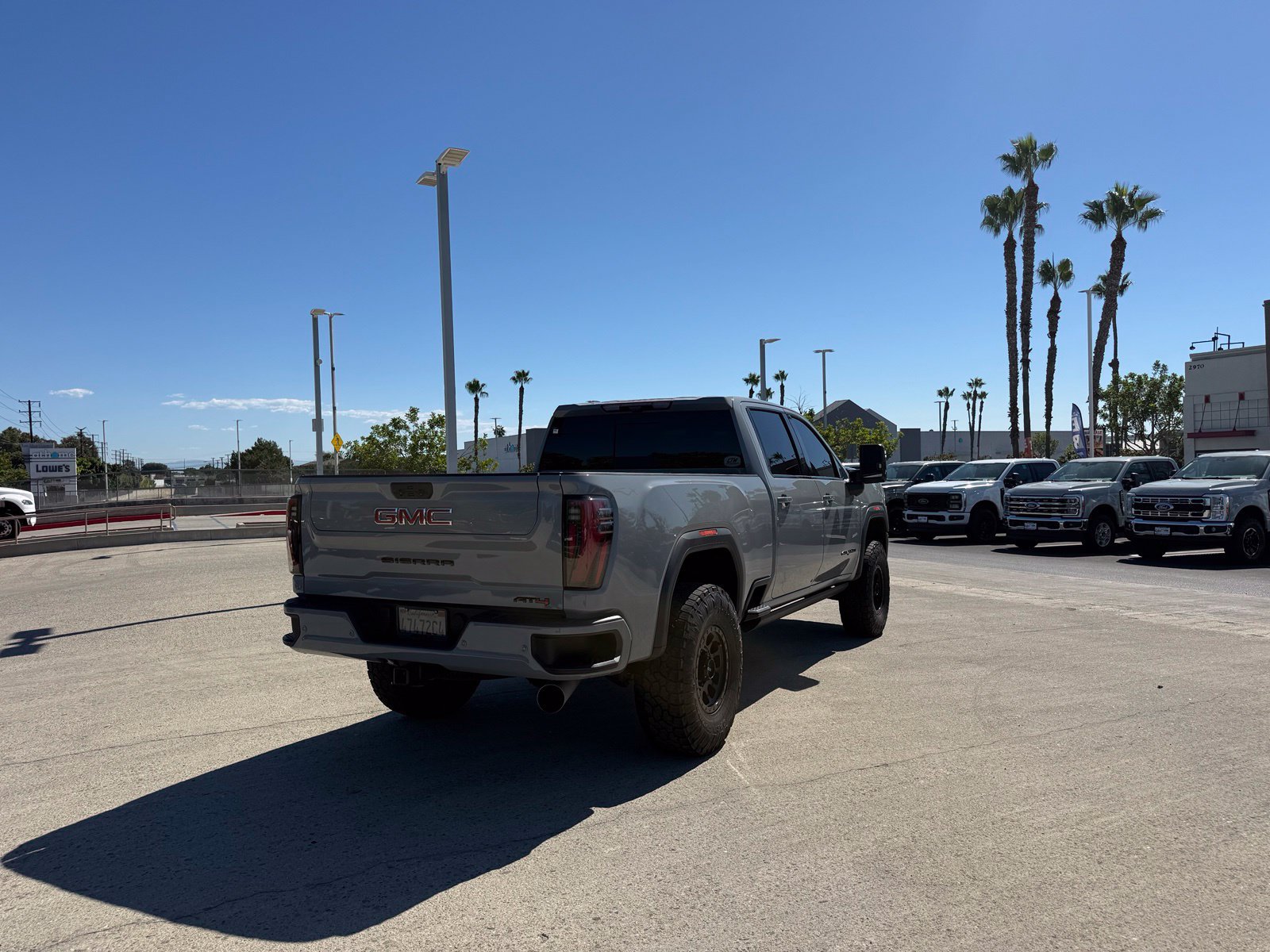Used 2025 GMC Sierra 2500 AT4 w/ AT4 Premium Plus Package AWD/4WD image 3