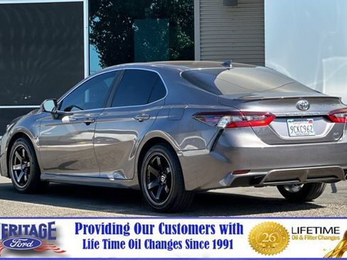 Used 2022 Toyota Camry SE w/ Carpet Mat Package (TMS) FWD image 6