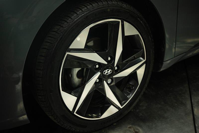 Used 2023 Hyundai Elantra SEL w/ Convenience Package FWD image 3