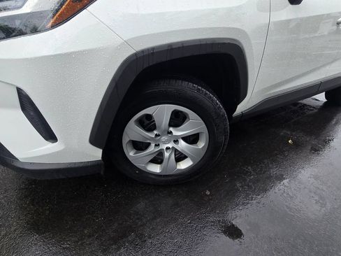 Used 2023 Toyota RAV4 LE AWD/4WD image 2