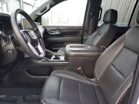 Used 2023 GMC Yukon SLT w/ SLT Premium Package image 18