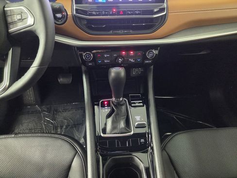 Certified 2025 Jeep Compass Limited w/ Elite Group image 15