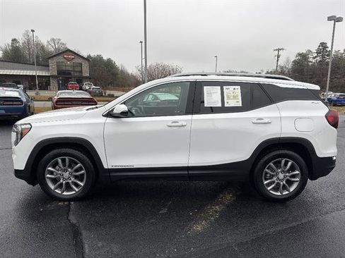 Used 2023 GMC Terrain SLT image 4