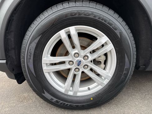 Used 2023 Ford Explorer XLT image 9