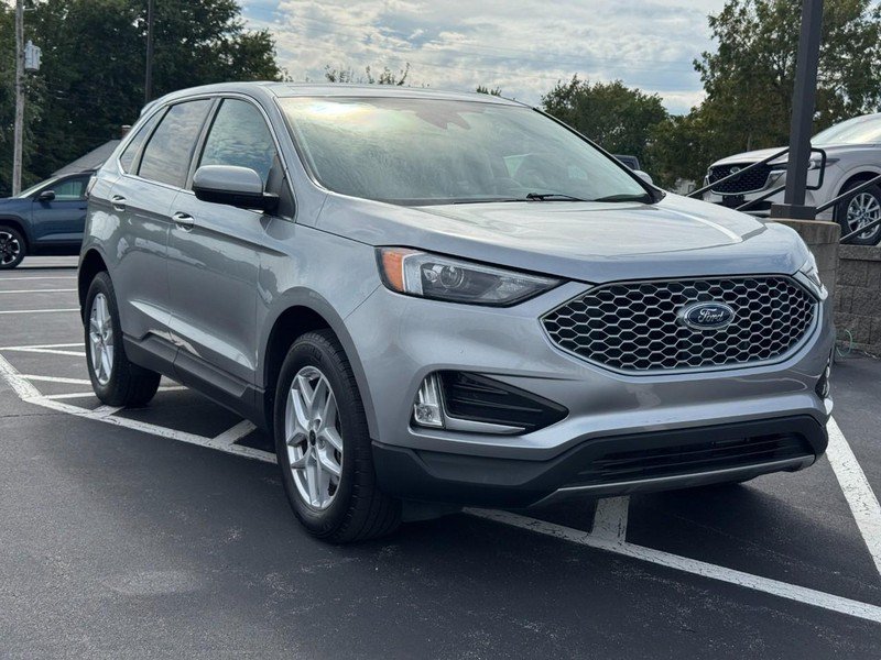 Used 2024 Ford Edge SEL w/ Convenience Package AWD/4WD image 2