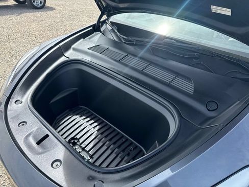 Used 2023 Tesla Model Y Long Range AWD/4WD image 37
