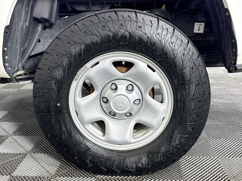 Used 2023 Toyota Tacoma SR image 33