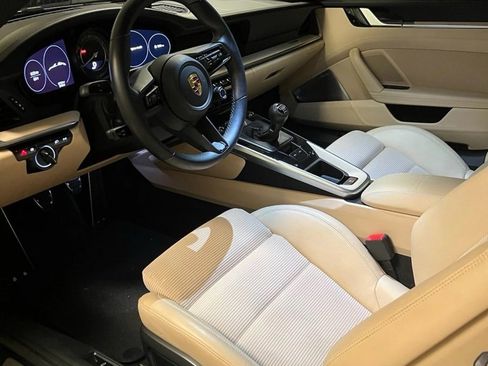 Used 2021 Porsche 911 Targa 4S image 2