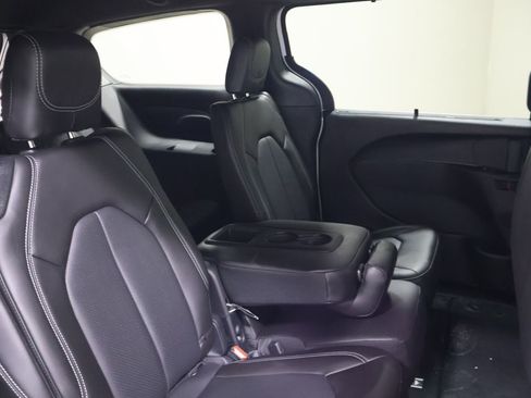 New 2026 Chrysler Pacifica Select image 14
