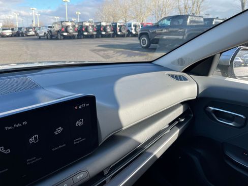 Used 2025 Kia K4 LXS image 34