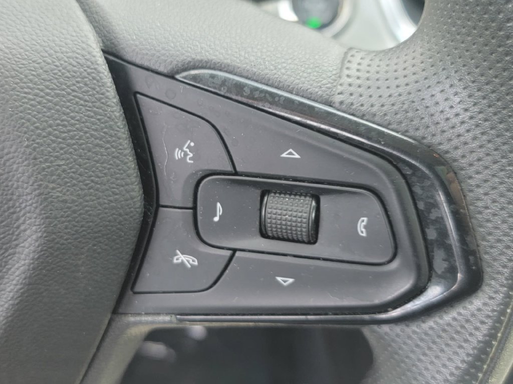 Used 2025 Chevrolet Trax LT FWD image 23
