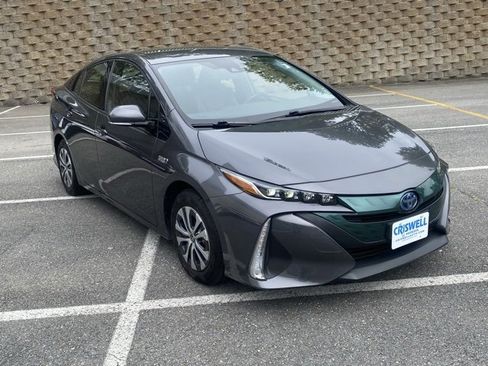 Used 2020 Toyota Prius Prime XLE image 2