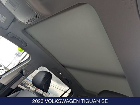 Used 2023 Volkswagen Tiguan SE AWD/4WD image 16