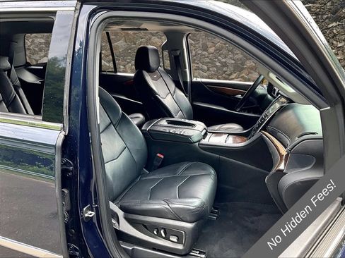 Used 2018 Cadillac Escalade Luxury AWD/4WD image 7