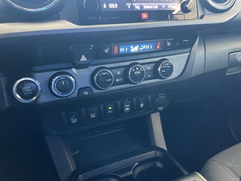 Used 2016 Toyota Tacoma TRD Off-Road image 24