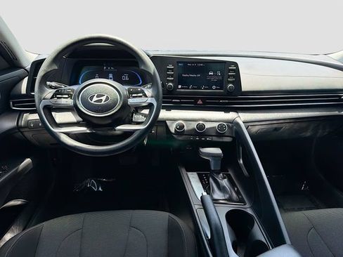 Used 2025 Hyundai Elantra SE w/ Cargo Package FWD image 21