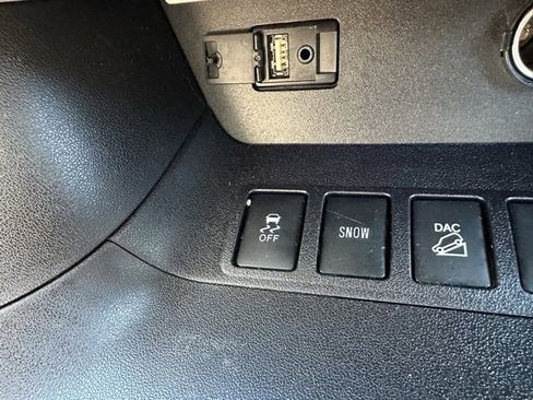 Used 2016 Toyota Highlander XLE image 32