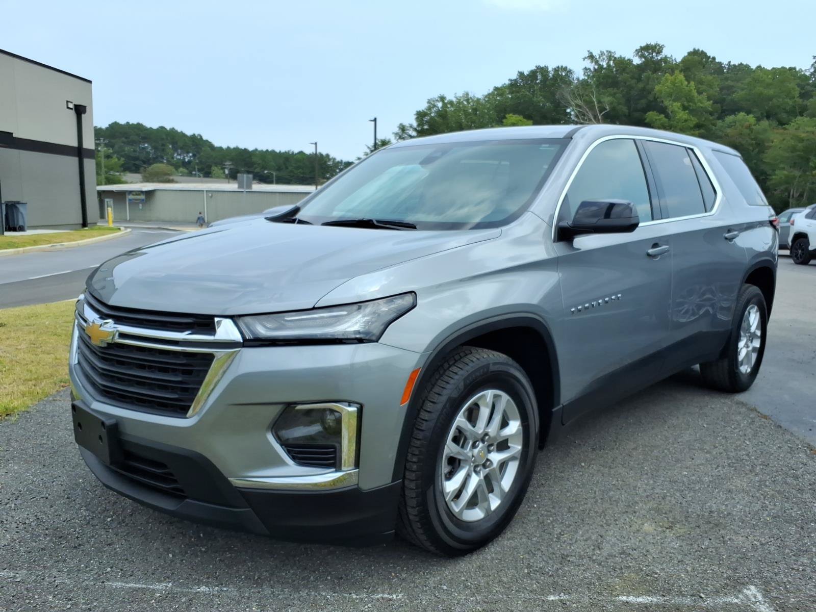Used 2023 Chevrolet Traverse LS FWD image 1