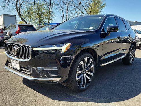 Certified 2023 Volvo XC60 B6 Ultimate w/ Protection Package Premier image 3