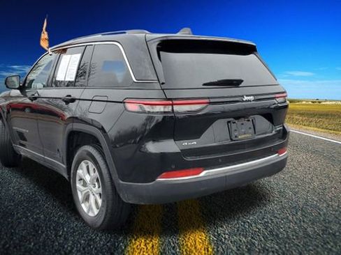 Certified 2023 Jeep Grand Cherokee Limited image 2