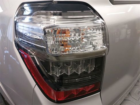 Used 2022 Toyota 4Runner SR5 Premium image 33