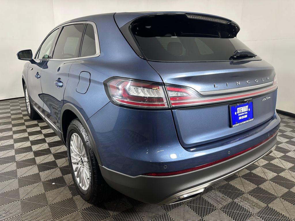 Used 2019 Lincoln Nautilus Premier AWD/4WD image 3