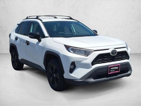 Used 2020 Toyota RAV4 XLE w/ XLE Grade Weather Package FWD image 3