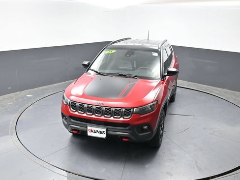 Used 2025 Jeep Compass Trailhawk AWD/4WD image 45
