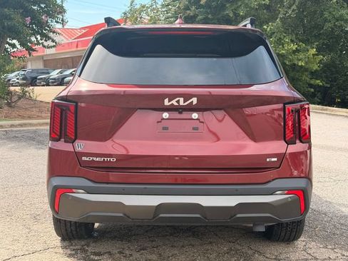 Certified 2024 Kia Sorento SX AWD/4WD image 3