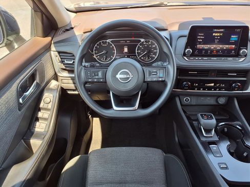 Used 2023 Nissan Rogue SV image 24