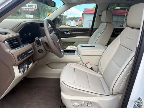 Certified 2024 GMC Yukon XL Denali w/ LPO, Illumination Package AWD/4WD image 8