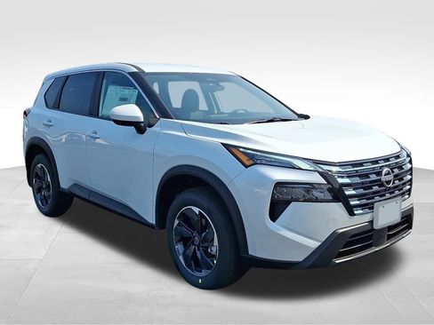 Certified 2026 Nissan Rogue SV AWD/4WD image 4