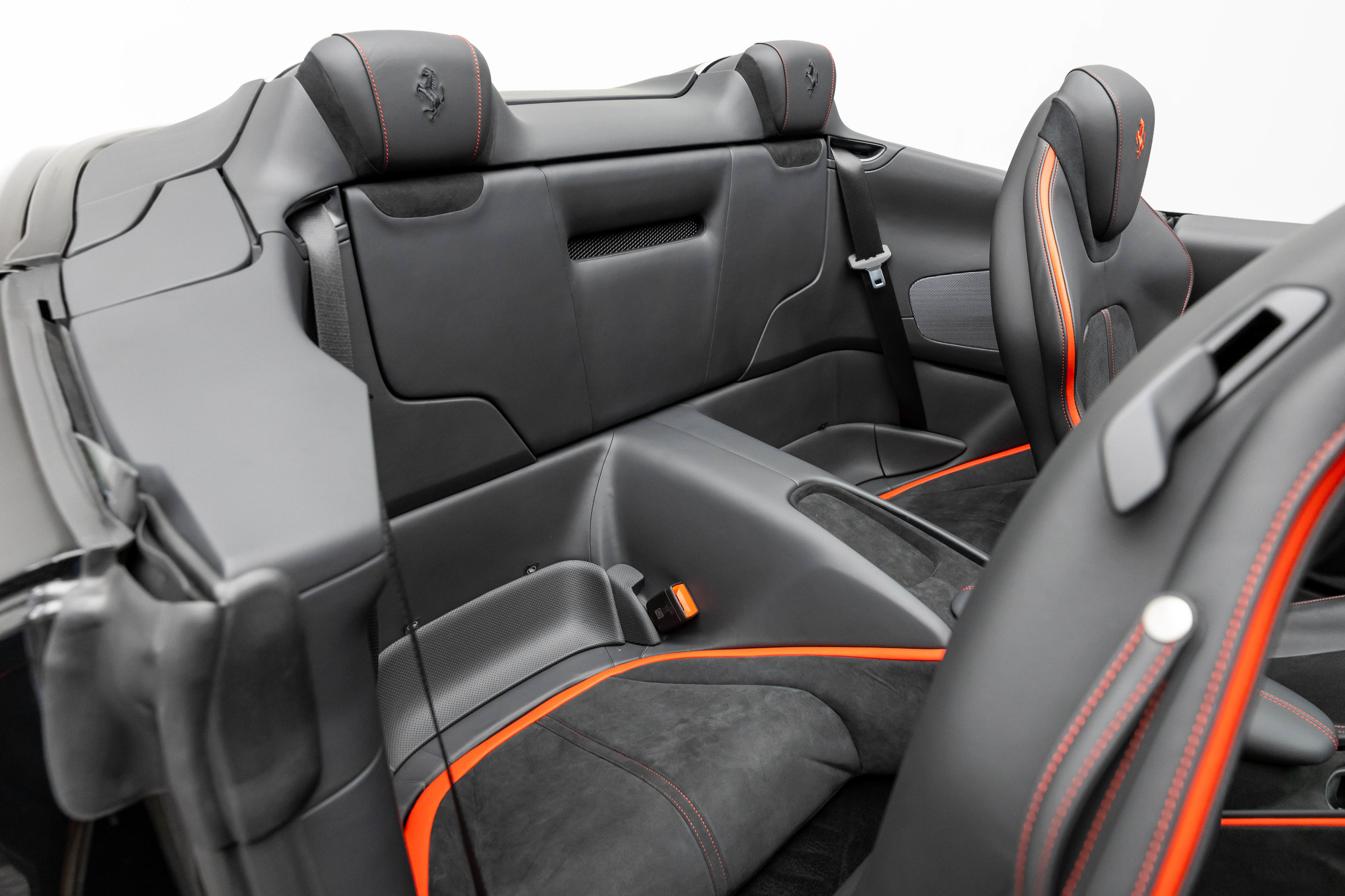 Certified 2025 Ferrari Roma Spider RWD image 30