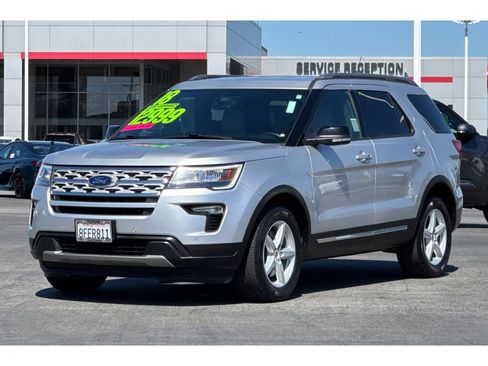 Used 2018 Ford Explorer XLT w/ Equipment Group 202A image 8