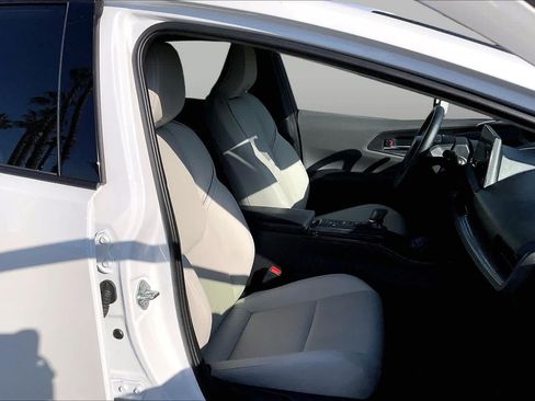 Certified 2026 Toyota Prius XLE FWD image 8