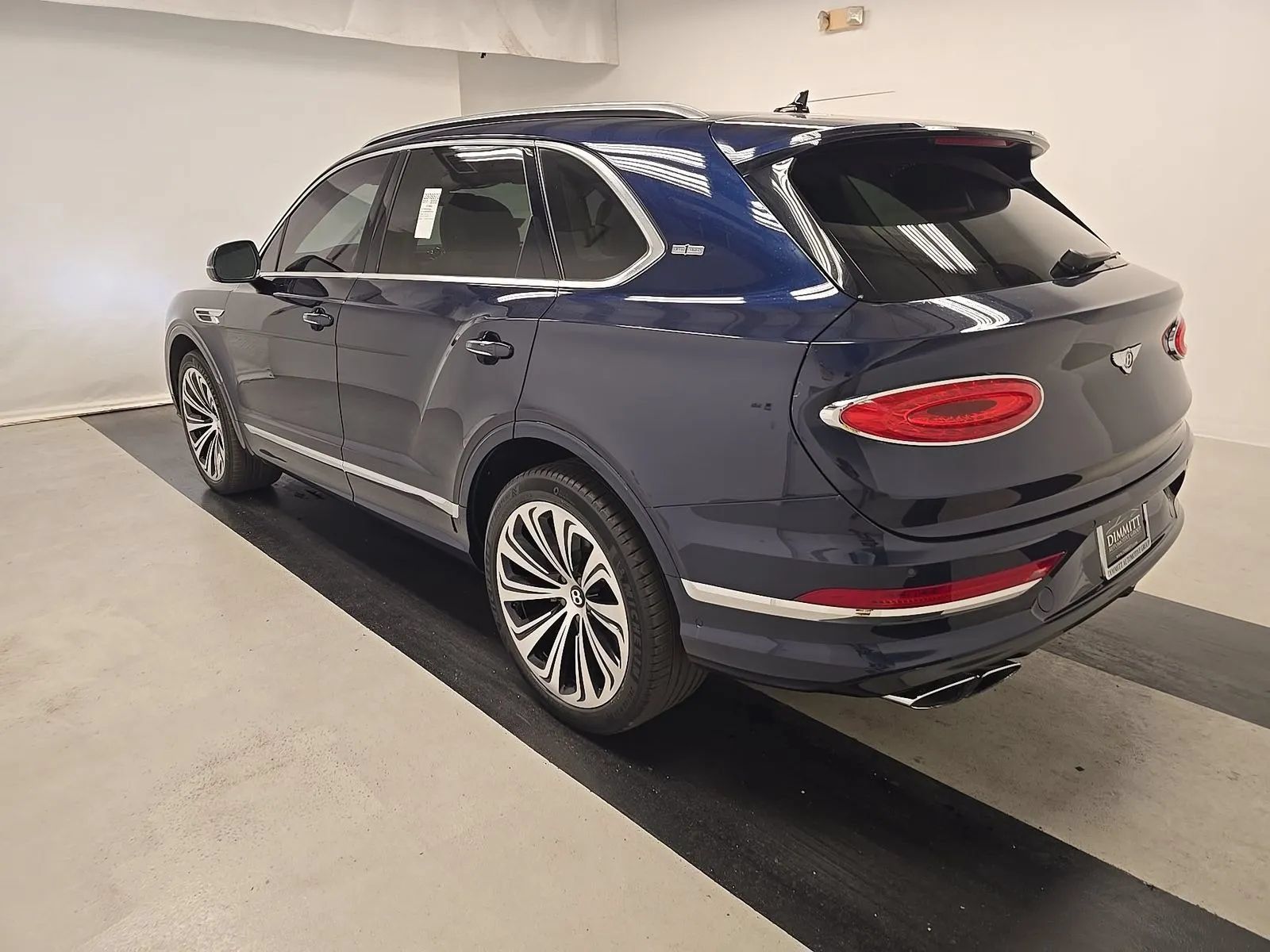 Used 2021 Bentley Bentayga w/ First Edition Specification AWD/4WD image 14