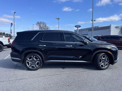 Used 2023 Hyundai Palisade SEL w/ Premium Package image 2