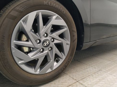 Used 2024 Hyundai Elantra SEL FWD image 31