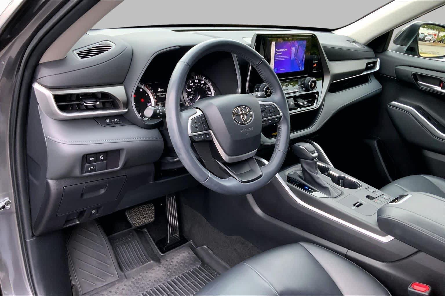 Used 2023 Toyota Highlander XLE FWD image 15